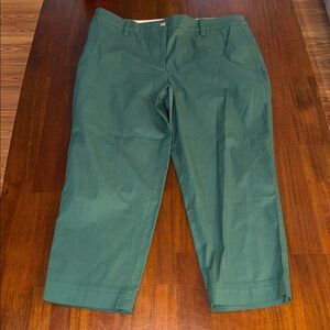 Talbots Perfect Crop ladies Forest green Capri pants. Size 14P. NWT.
